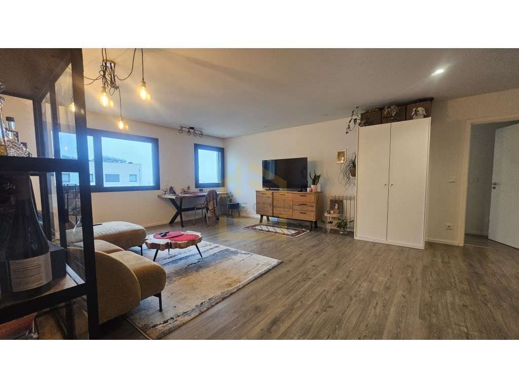 T2 semi novo com lugar de garagem em Condomínio Fechado - vila do c...-24