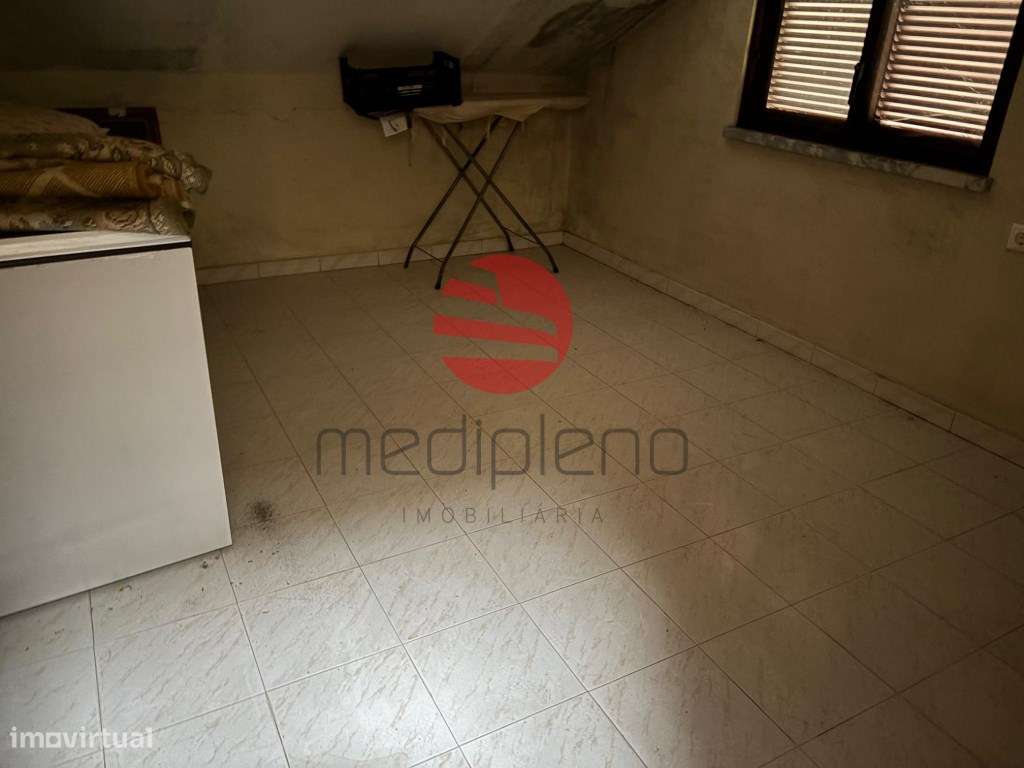 Moradia Bi-Familiar T8 Venda Moimenta da Beira-32