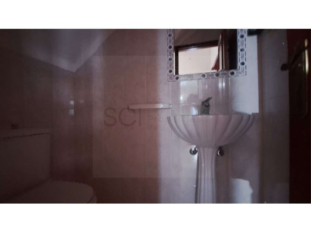 Moradia T3 +1 independente com garagem e piscina em Sesimbra-14