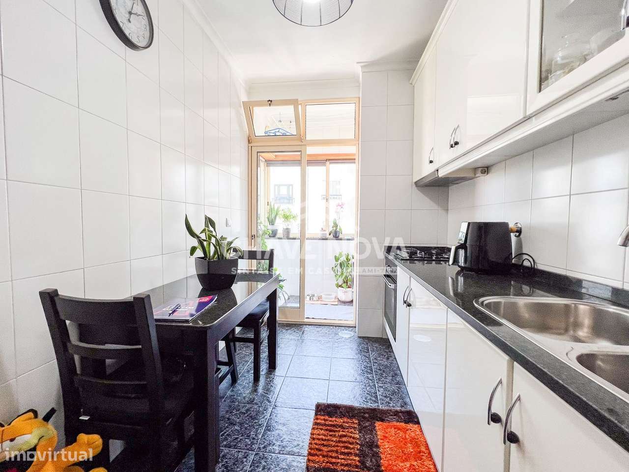 Apartamento T2 c/ Lugar de Garagem em Santa Marinha (Candal) - Grande imagem: 2/22