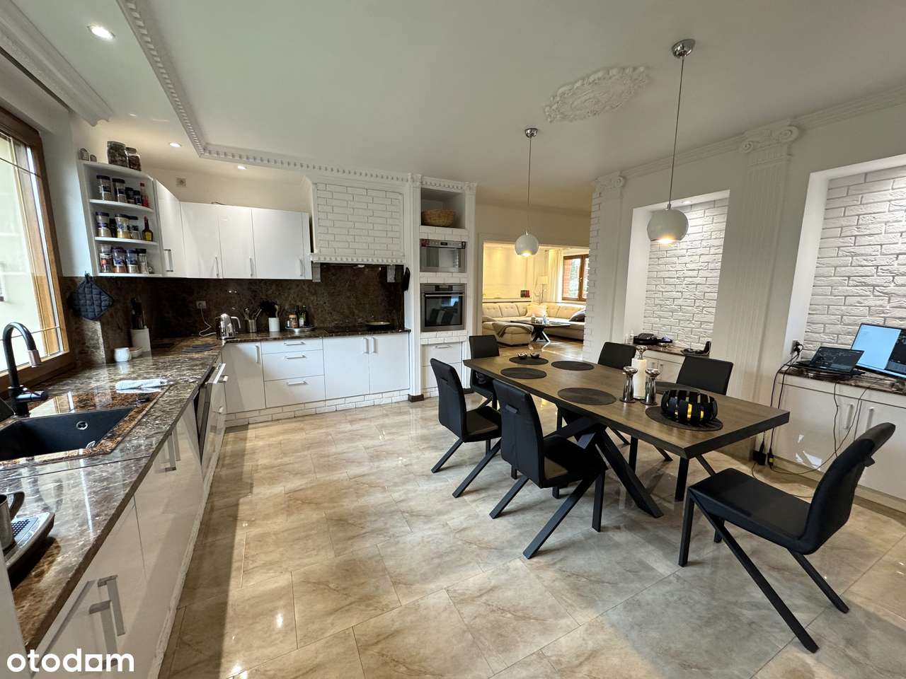 Wyjątkowy Dom w Prestiżowej Lokalizacji – Osiedle Hubalczyków !-3