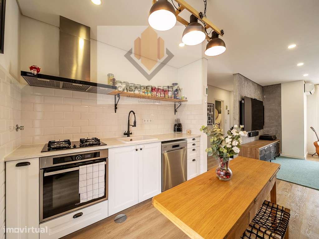 Apartamento T3 Renovado com Varandas, Lugar Garagem e Arrumo - Cent...-10