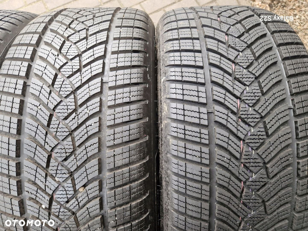 245/45/18 245/45r18 Goodyear Ultra Grip Performance  100h BMW - 3