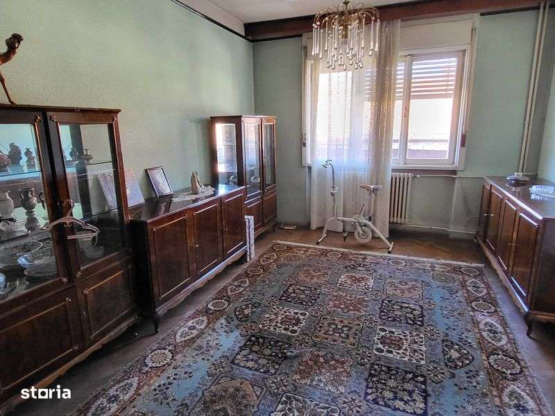 Vand apartament cu 4 camere - Imagine principală: 4/8