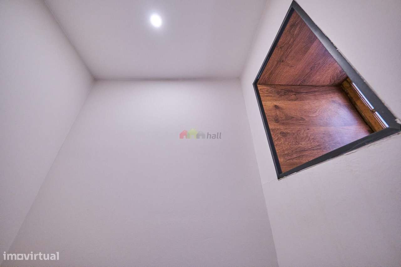 Apartamento T2 remodelado em Lisboa-5