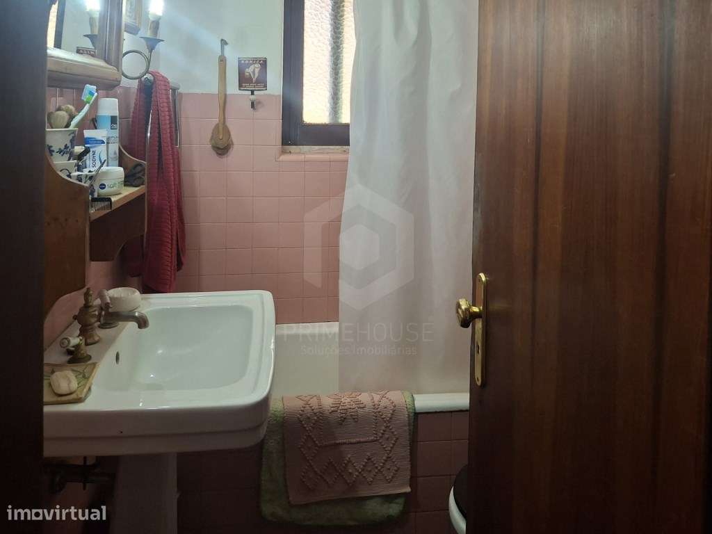 Moradia de Tradicional com Piscina em Lote de 2135 m² - Cotovia-29