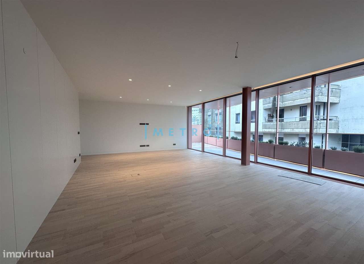 Apartamento T4+1 Venda em Aldoar, Foz do Douro e Nevogilde,Porto-0