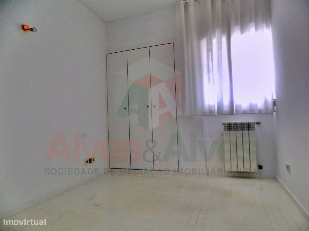 T2 com varanda, lugar de garagem e arrumos nos Altos, Maia-4