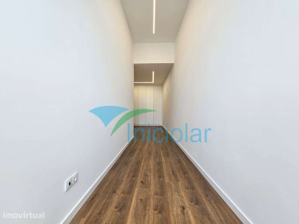 Apartamento T2 Totalmente Remodelado no Centro Histórico de Penafiel-17