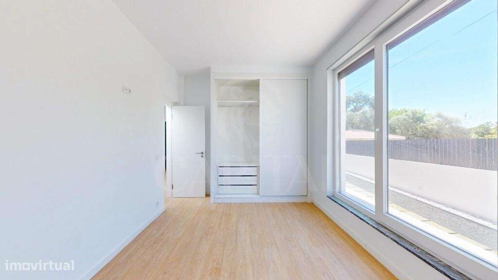Moradia T3 com piscina, na Sobreda-18