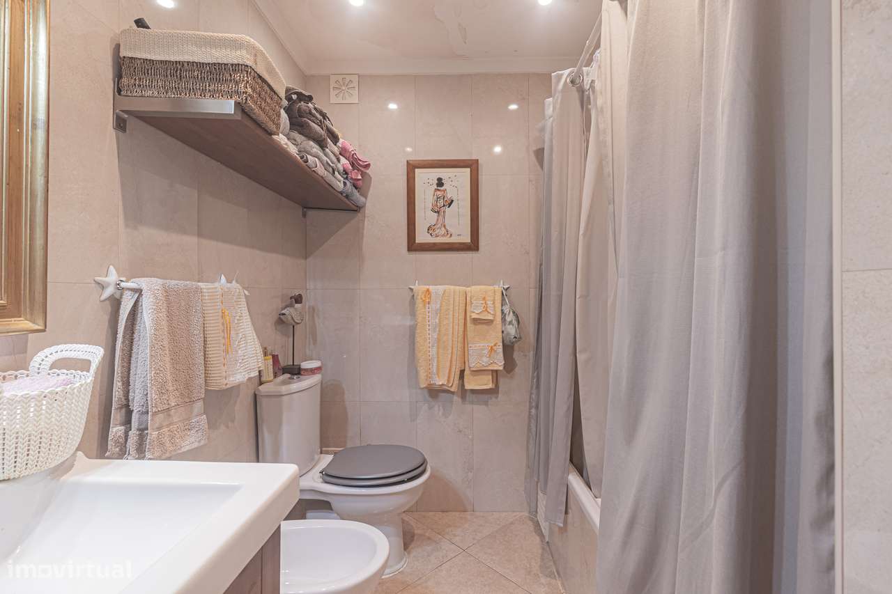 Apartamento T2 com Áreas Amplas e Suite no Feijó - Grande imagem: 5/29