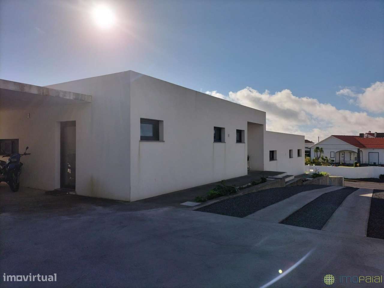 Moradia na Rua das Courelas, Feteira.-15