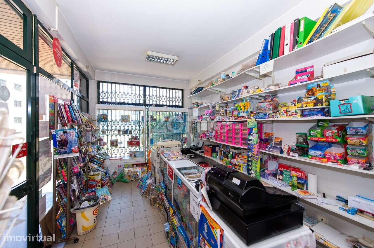 Loja Comercial, São Mamede de Infesta, Matosinhos - Grande imagem: 5/16