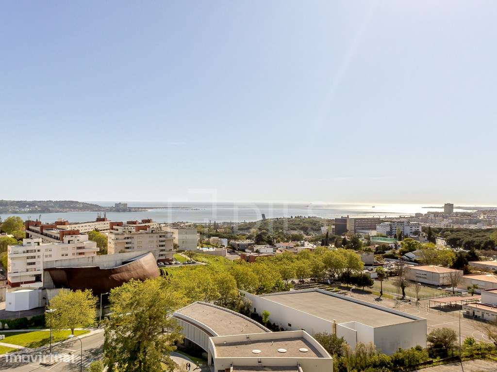Apartamento T3 com garagem e vista rio, em Belém, Lisboa-23
