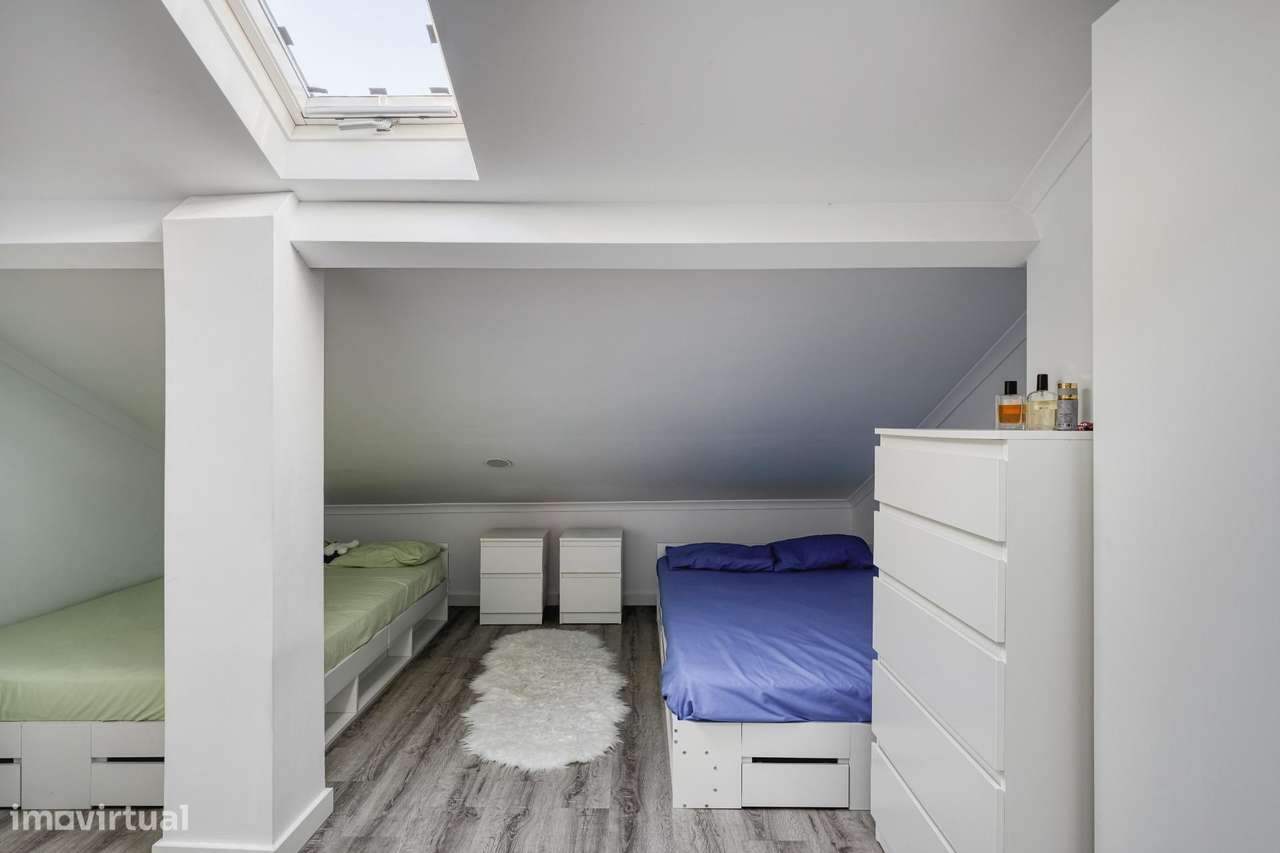 Apartamento T2+1 Totalmente Remodelado no Casal do Marco, Seixal-18