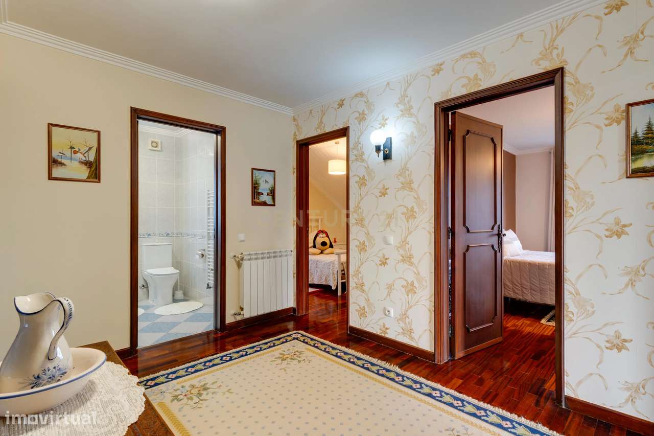 Moradia com um belissimo espaço exterior e praia privada!-17