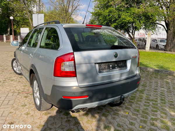 Skoda Octavia Combi 2.0 TDI DPF 4x4 Scout - 3