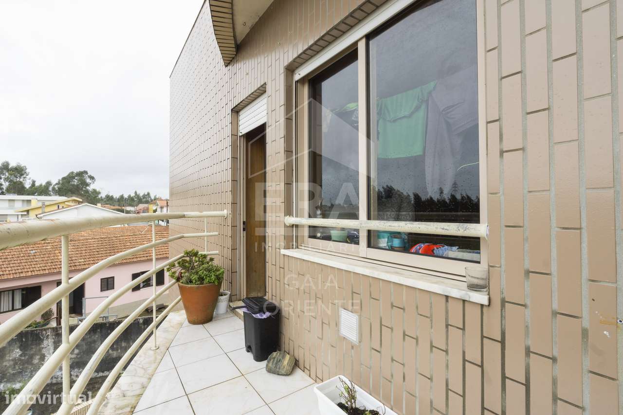 Apartamento T3 com Áreas Generosas em Serzedo-24