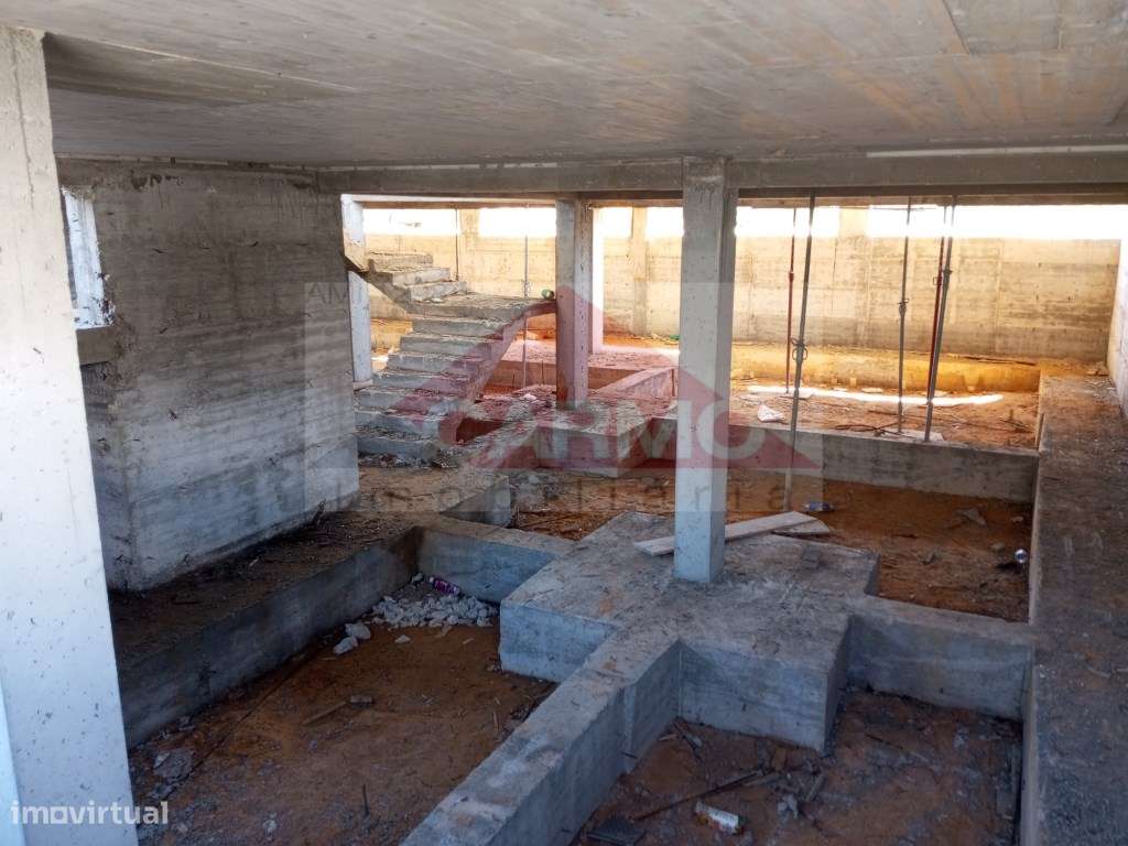 Excelentes T3+1 com Varandas , lugar de parqueamento e Arrecadação.... - Grande imagem: 4/5