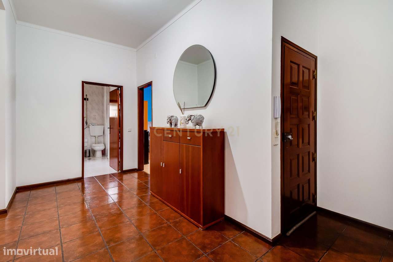 Prédio com 2 apartamentos+garagem+terreno-30