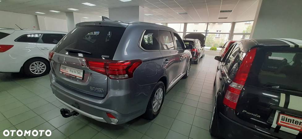 Mitsubishi Outlander - 11