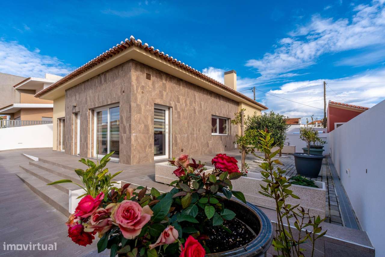 MORADIA ISOLADA TÉRREA T3 COM PISCINA AQUECIDA - ASSENTA (São Pedro d-7