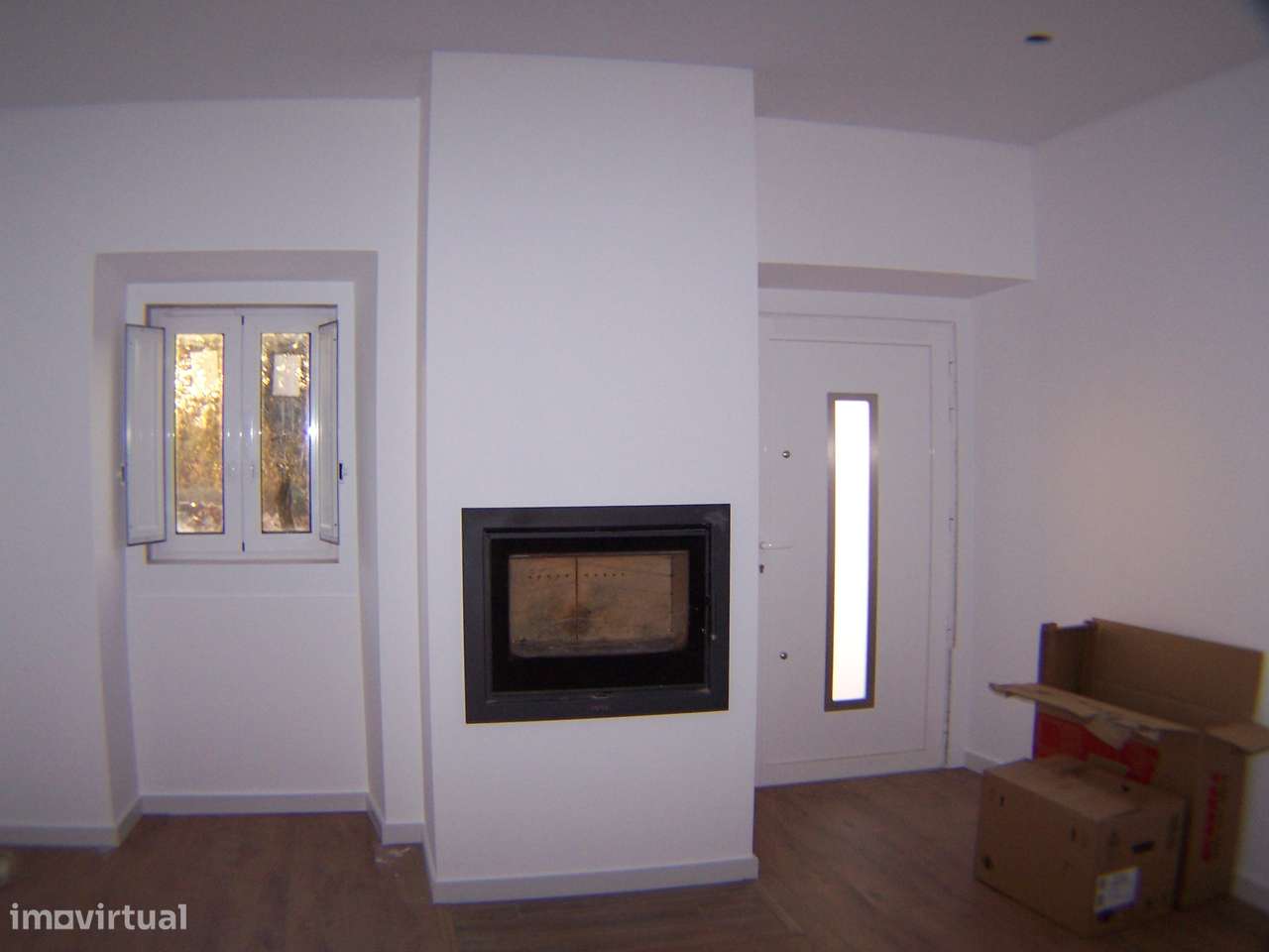 Moradia T 2 com garagem para 3 carros terreno todo murado - Grande imagem: 4/8