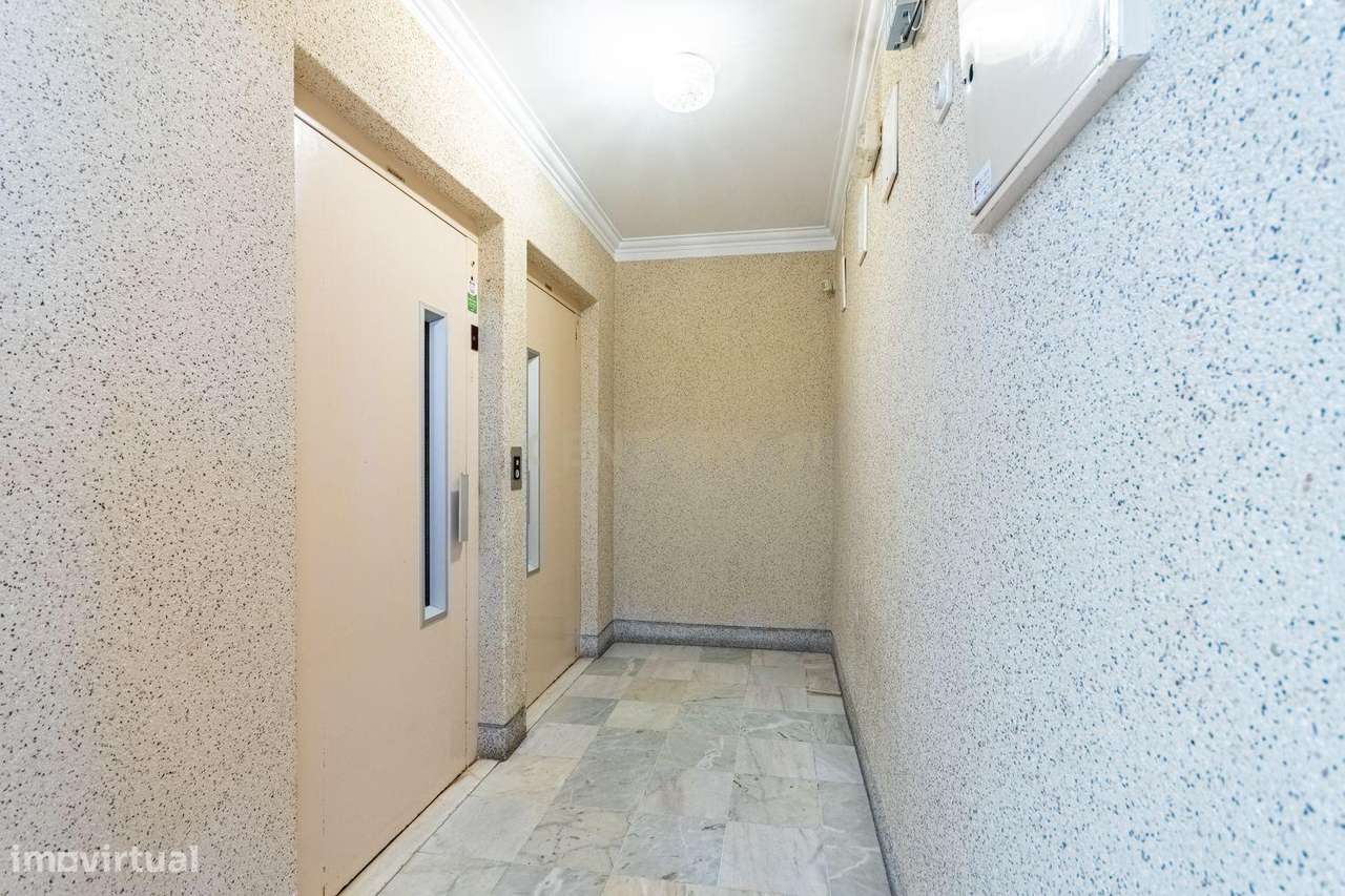 Apartamento T2 à Venda em Vale Flores-15
