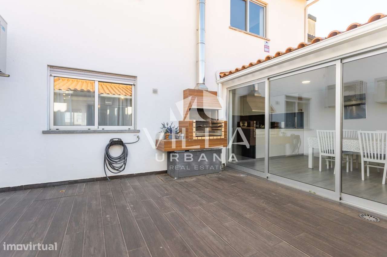 Moradia T3 com Excelentes Áreas, Garagem e Espaço Exterior em Alcabi-38