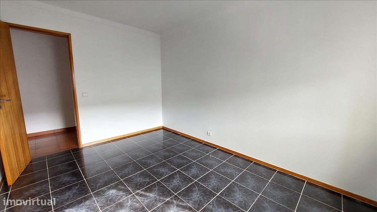 Apartamento T3 com Varanda em Algueirão-Mem Martins, Sintra-6