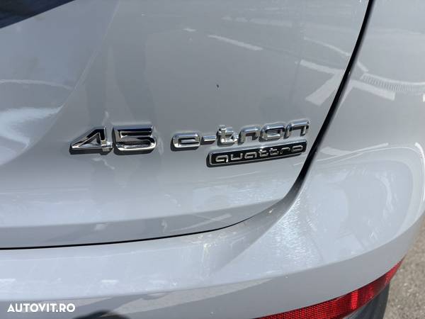 Audi Q4 e-tron 45 quattro - 12
