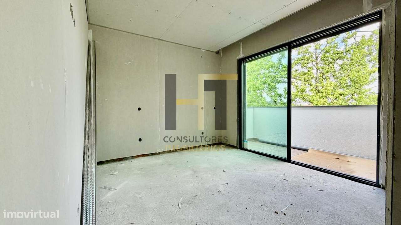 Moradia T3 | 235m² de Logradouro + Possibilidade de Piscina | Varanda-53