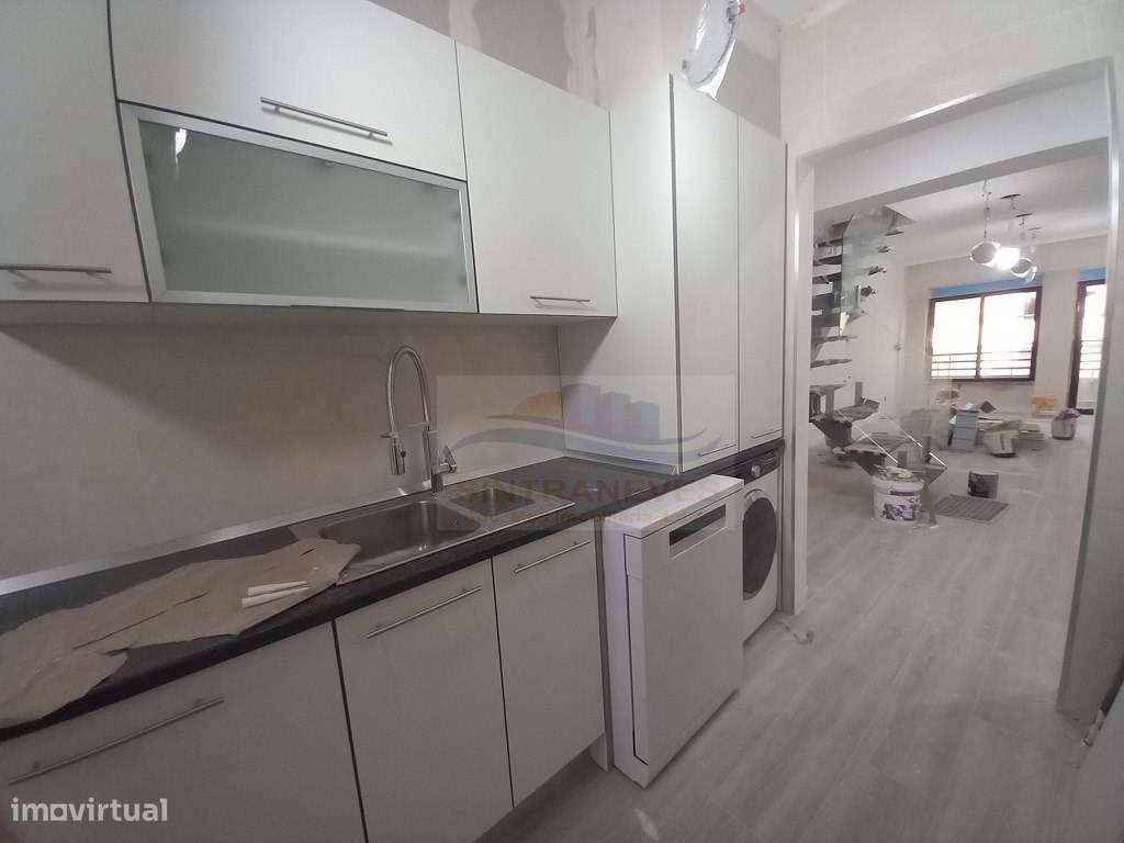 Fantástico T3 Dúplex, totalmente remodelado com Garagem a 300m da P...-5