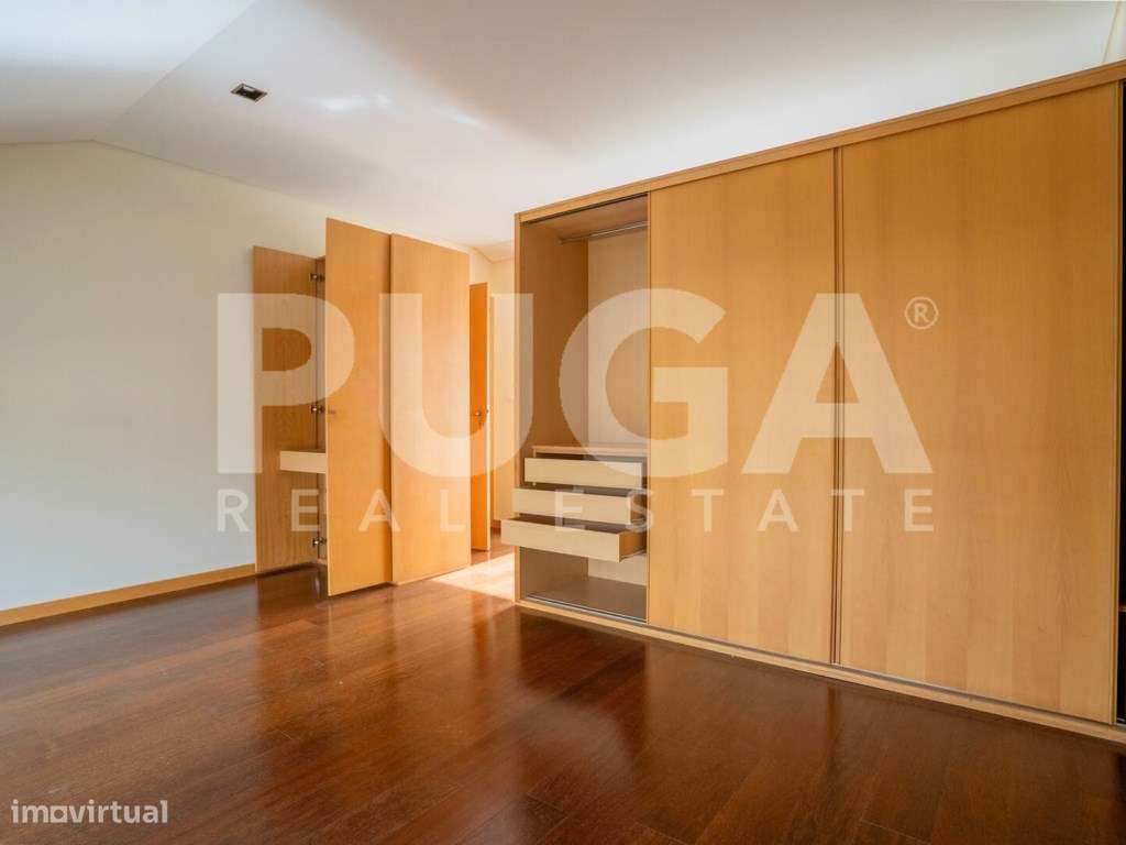 Moradia T3 Transformada em T4 com 4 Suites e Garagem para 5 Carros ...-21