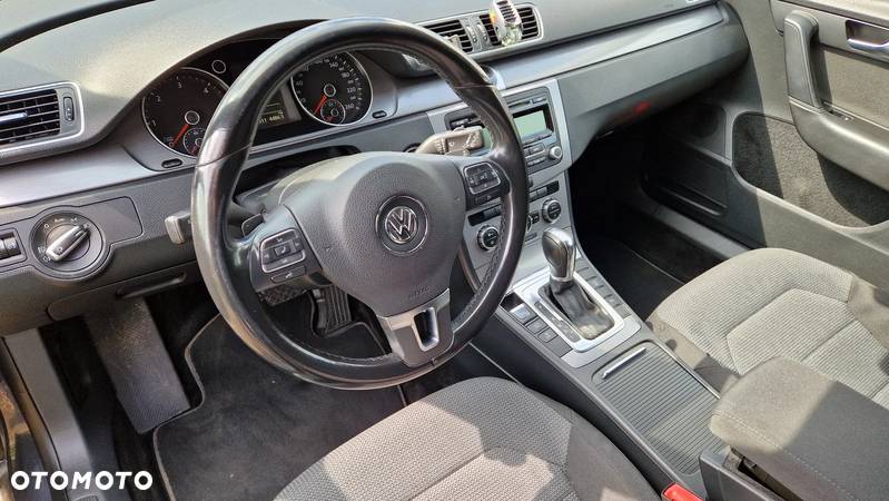 Volkswagen Passat 2.0 TDI Comfortline DSG - 12