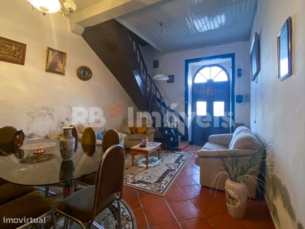 Quintinha com moradia de traça rústica com sótão, com 1593 m2 de te... - Grande imagem: 5/31