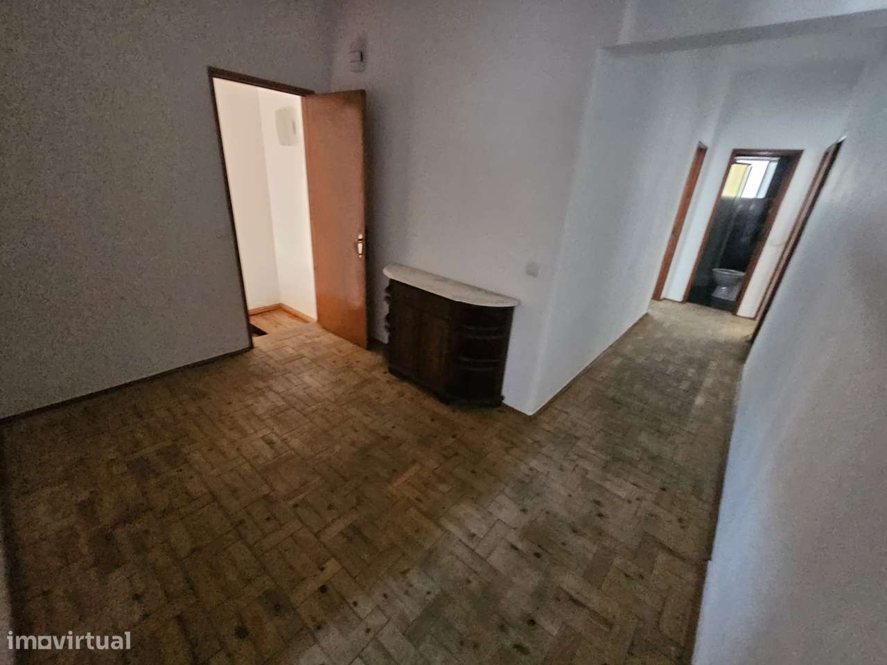 Moradia V5 com 10 Boxes para Cavalos no Coração da Golegã-10