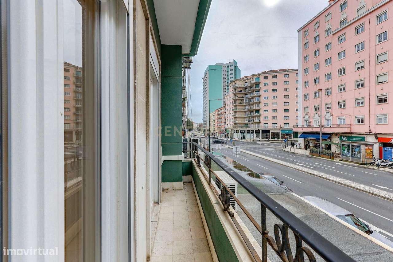 T3 RENOVADO, EM PLENA AV. DE ROMA - Grande imagem: 2/26