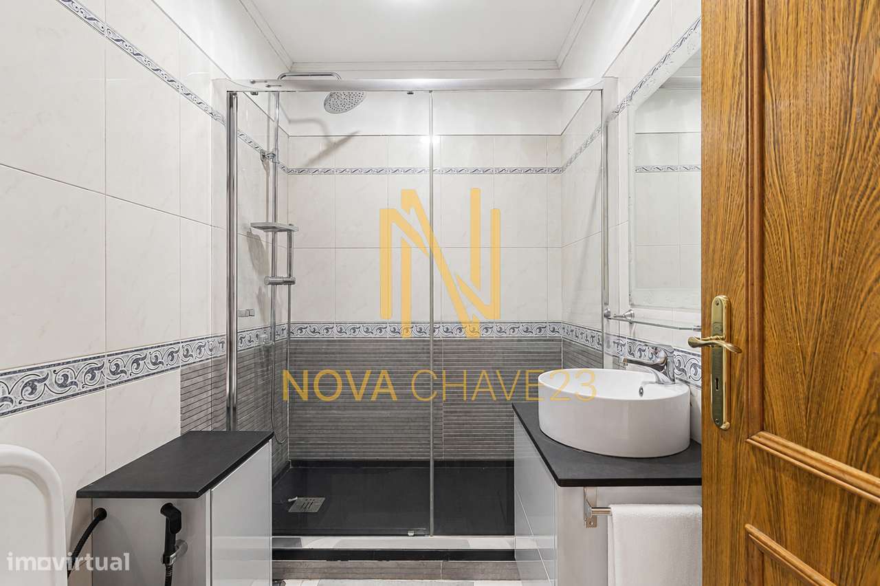 Apartamento T2 com Suíte nas Campinas Remodelado com Varanda-24