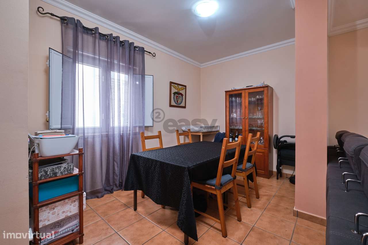 Moradia T4 de 3 pisos com garagem para 3 carros, piscina, painéis sola - Grande imagem: 4/45