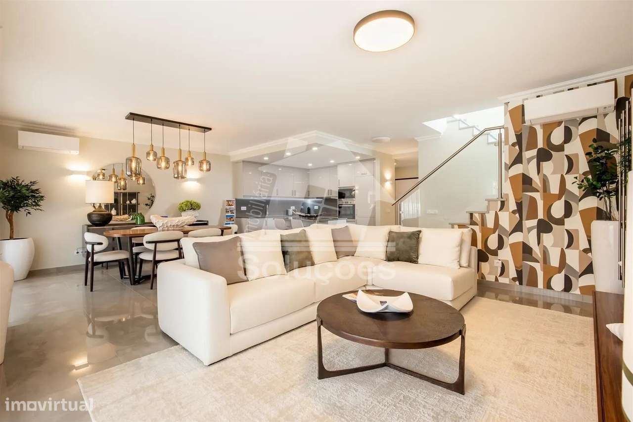 Moradia Geminada T3+1 Localizada em Condomínio Privado com Campo de Go - Grande imagem: 5/18