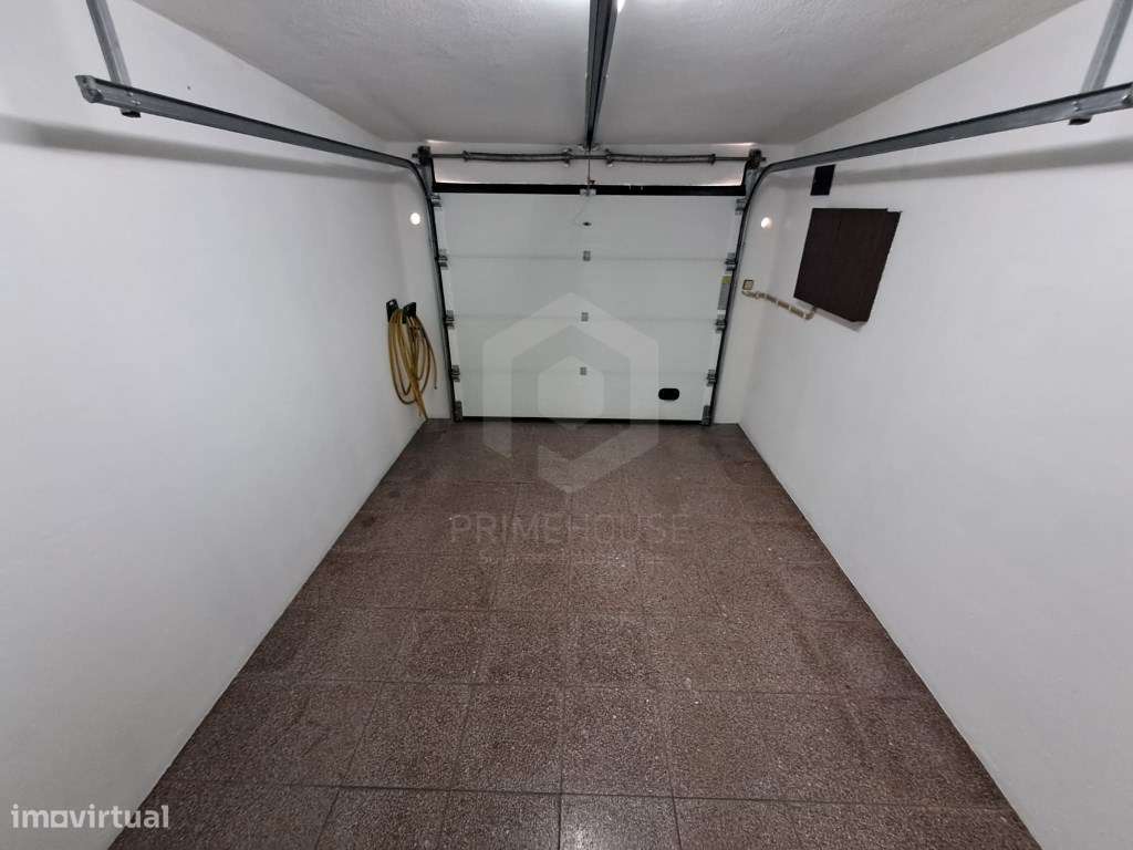 Garagem para arrendamento com água e eletricidade - Grande imagem: 4/10