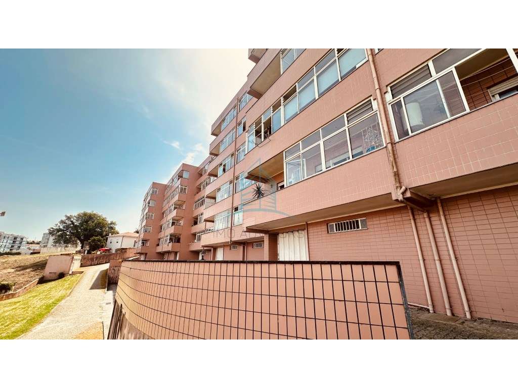 Excelente T2 com Lugar de Garagem e elevador em S. Cosme-27