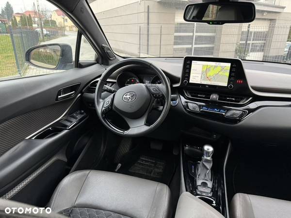 Toyota C-HR Hybrid Style Selection - 16