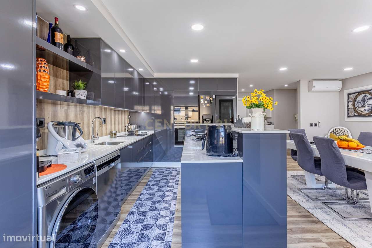 Moderno Apartamento T4 no Carregado em condomínio fechado-9