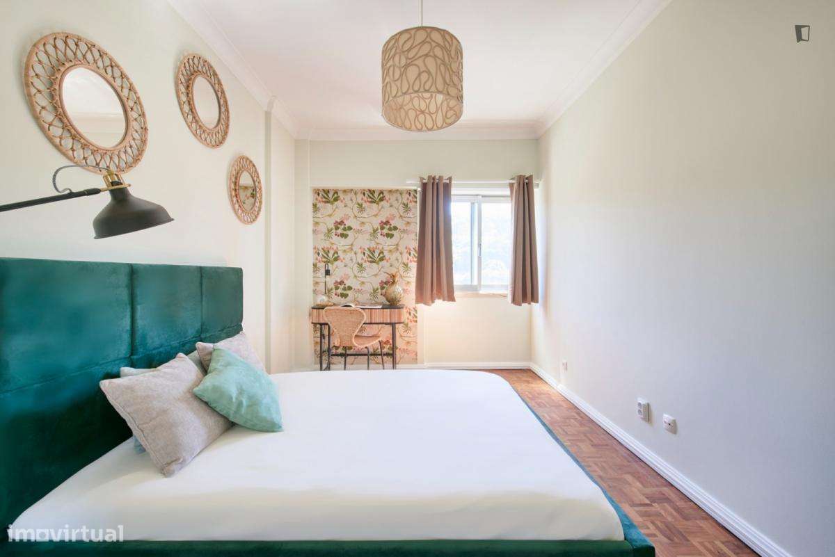 Quarto - localizado em Benfica Lisbon - Grande imagem: 2/17