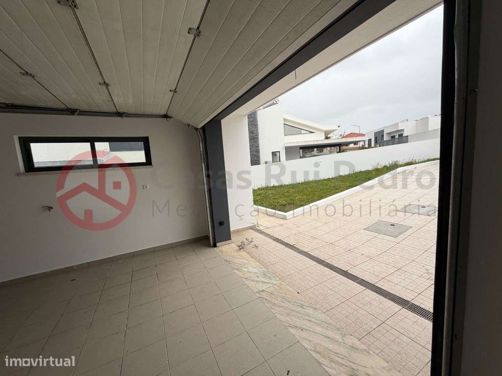 Moradia T5 remodelada no Feijó, Almada - Grande imagem: 4/55