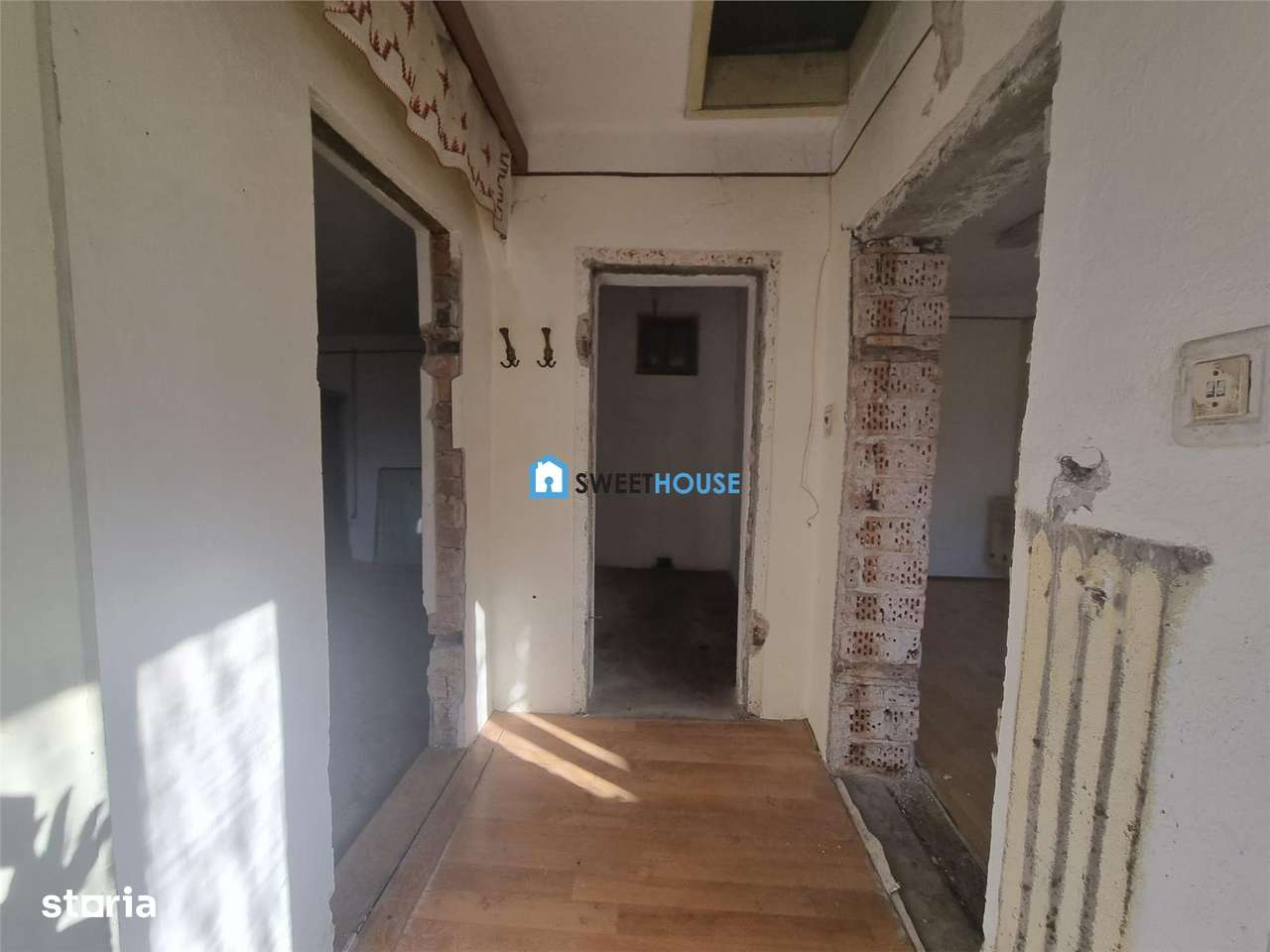 Casa de vanzare  cu 4 camere si anexe  in Fagaras.-18