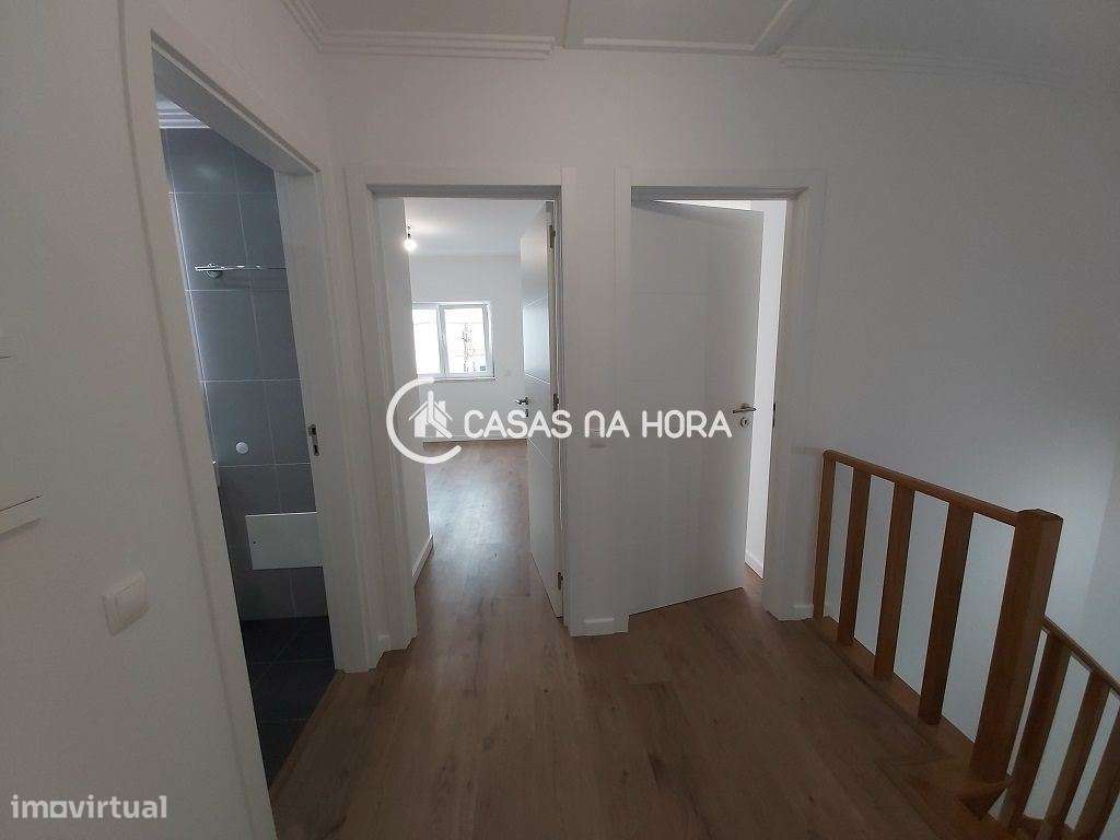 EXCELENTE MORADIA V3 + 1  3 Pisos  REMODELADA  Próximo ao Centro da...-13