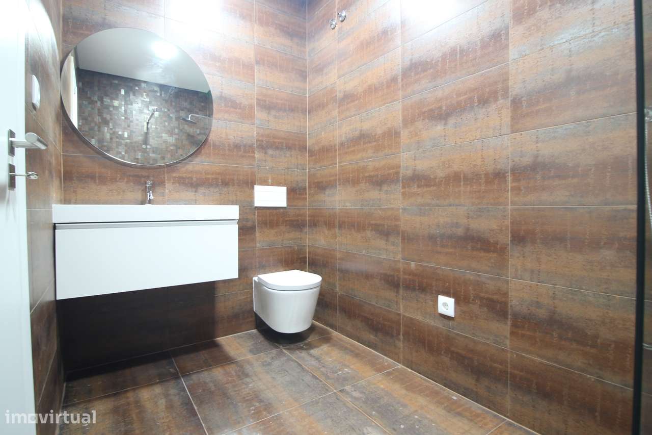 Rc de moradia com Quintal e estacionamento no Seixal-37